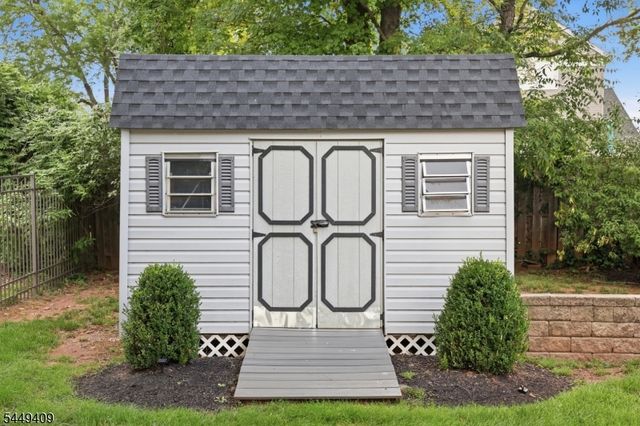 41 Alpine Way, Raritan Boro, NJ 08869