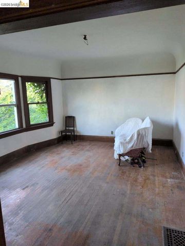 2911 Linden St, Oakland, CA 94608