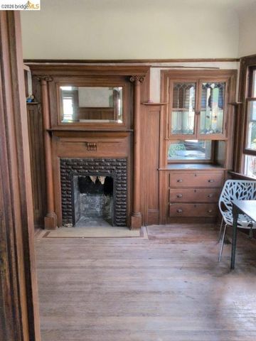 2911 Linden St, Oakland, CA 94608