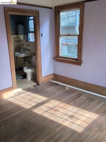 2911 Linden St, Oakland, CA 94608
