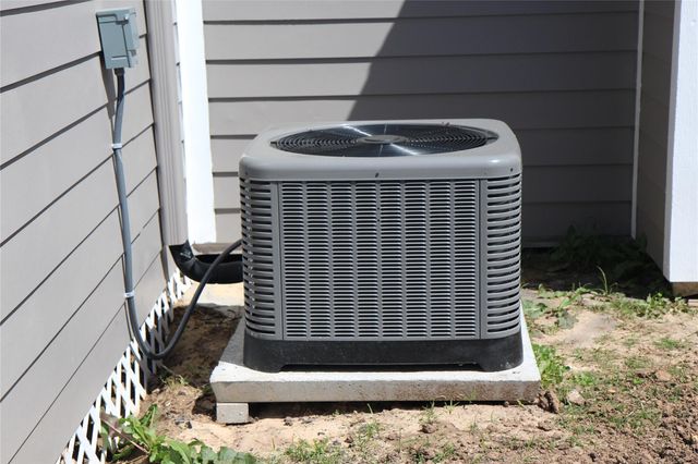 1623 W 6th Street, Freeport, TX 77541