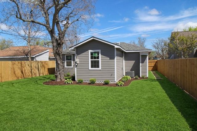 1623 W 6th Street, Freeport, TX 77541