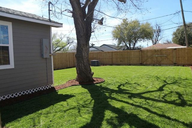 1623 W 6th Street, Freeport, TX 77541