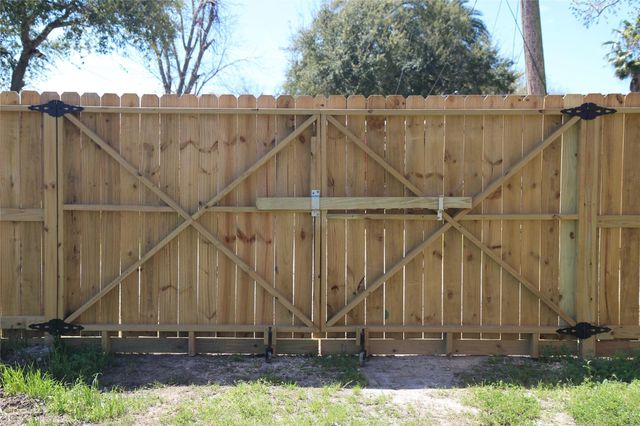 1623 W 6th Street, Freeport, TX 77541