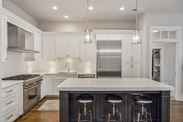 105 S Cottage Hill Avenue 204, Elmhurst, IL 60126