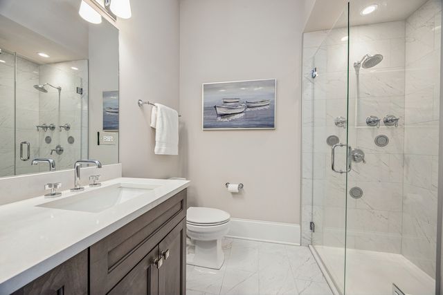 105 S Cottage Hill Avenue 204, Elmhurst, IL 60126