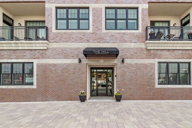 105 S Cottage Hill Avenue 204, Elmhurst, IL 60126