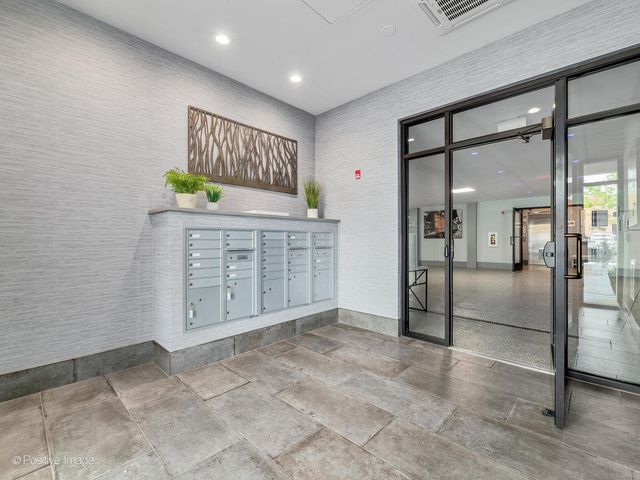 105 S Cottage Hill Avenue 204, Elmhurst, IL 60126