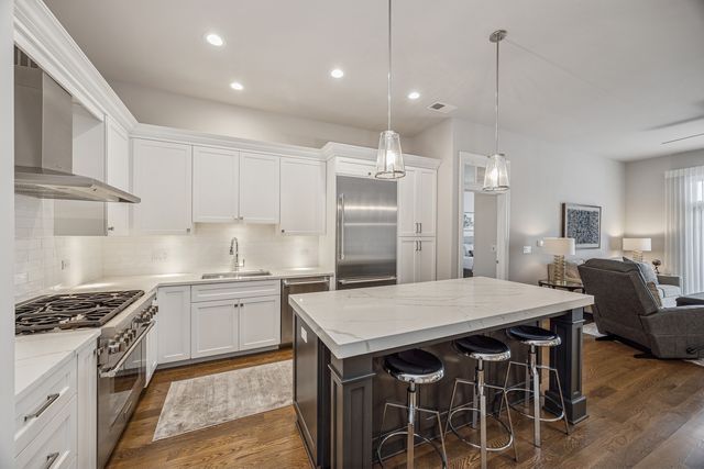 105 S Cottage Hill Avenue 204, Elmhurst, IL 60126