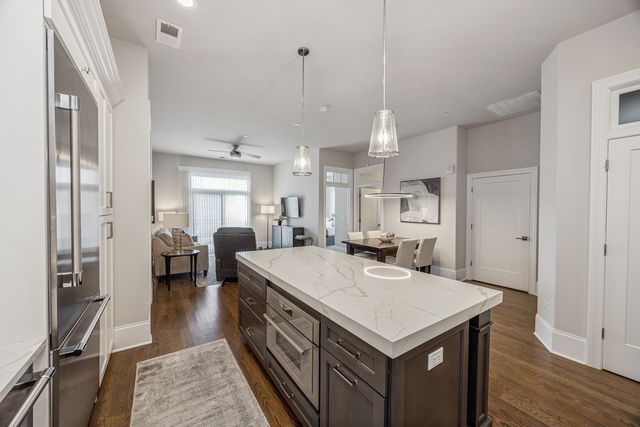 105 S Cottage Hill Avenue 204, Elmhurst, IL 60126