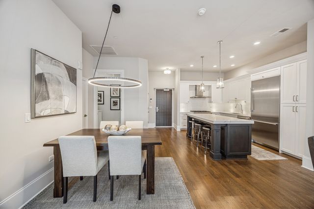 105 S Cottage Hill Avenue 204, Elmhurst, IL 60126