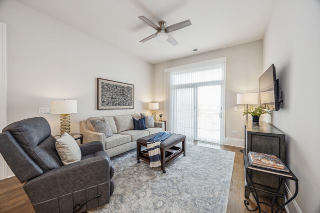 105 S Cottage Hill Avenue 204, Elmhurst, IL 60126