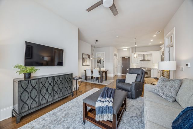 105 S Cottage Hill Avenue 204, Elmhurst, IL 60126