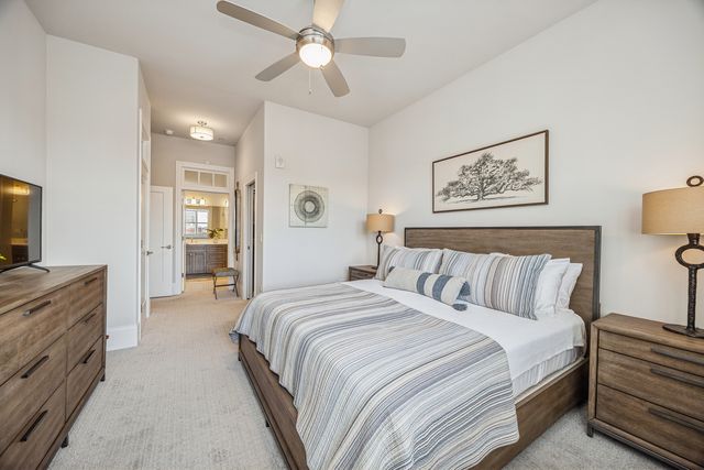 105 S Cottage Hill Avenue 204, Elmhurst, IL 60126