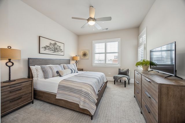 105 S Cottage Hill Avenue 204, Elmhurst, IL 60126