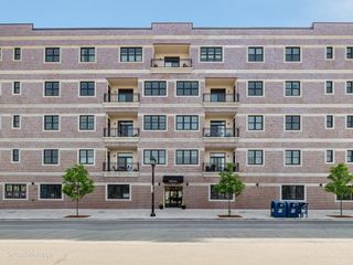 105 S Cottage Hill Avenue 204, Elmhurst, IL 60126