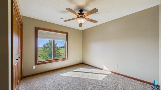 27193 Willow View Cir Circle, Harrisburg, SD 57032