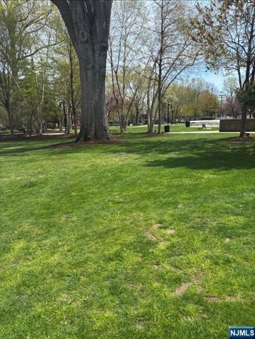 295 Pine Street, Lyndhurst, NJ 07071