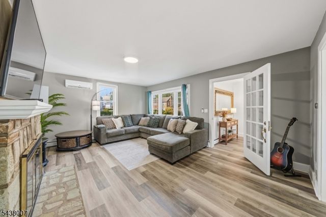 136 Glendale Dr, Ewing Twp., NJ 08618