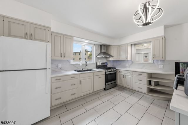 136 Glendale Dr, Ewing Twp., NJ 08618