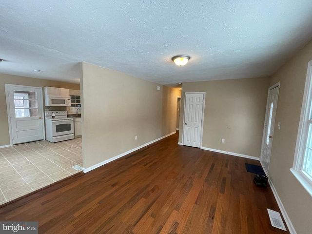 8101 FLIPPO DR, Fredericksburg, VA 22408