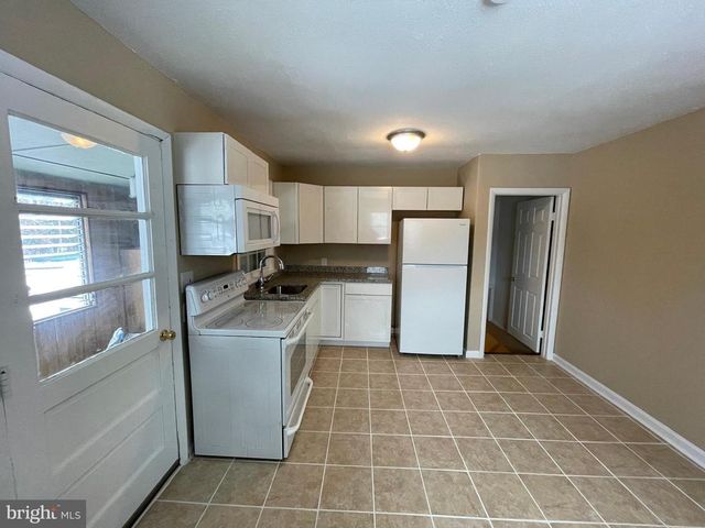 8101 FLIPPO DR, Fredericksburg, VA 22408