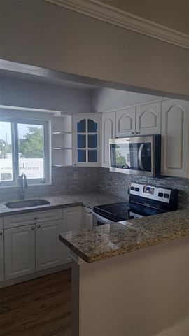 2415 Lincoln St 307, Hollywood, FL 33020