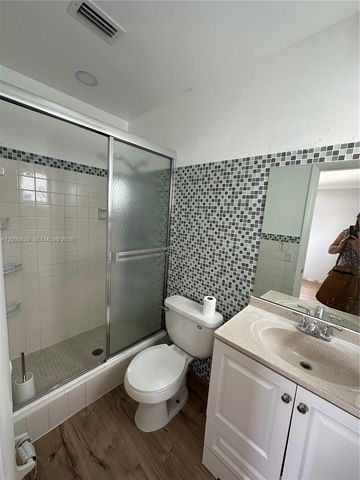 2415 Lincoln St 307, Hollywood, FL 33020