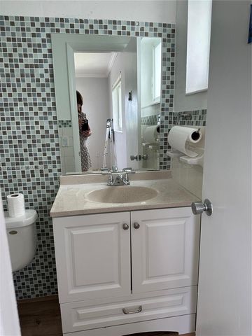 2415 Lincoln St 307, Hollywood, FL 33020