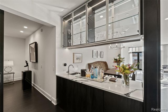 2051 Villa Road 304, Birmingham, MI 48009