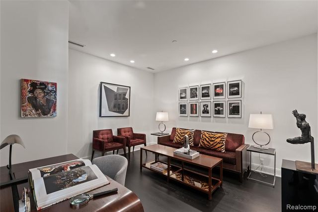 2051 Villa Road 304, Birmingham, MI 48009