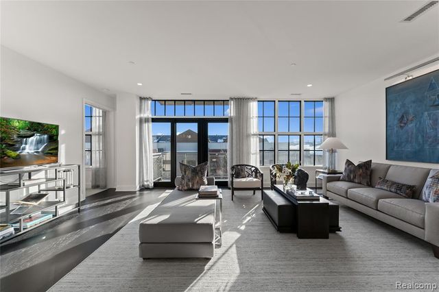 2051 Villa Road 304, Birmingham, MI 48009