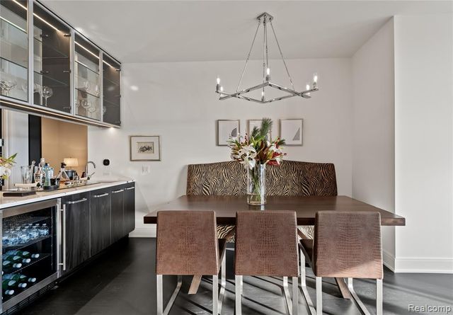 2051 Villa Road 304, Birmingham, MI 48009