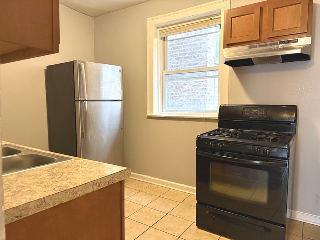 7615 S Kingston Avenue 2, Chicago, IL 60649