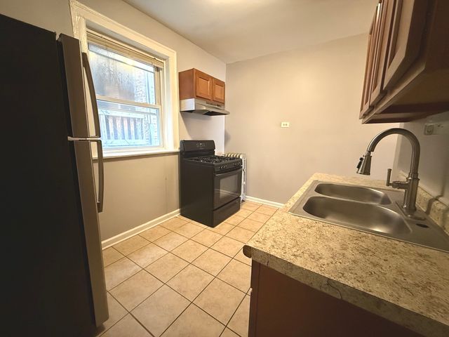 7615 S Kingston Avenue 2, Chicago, IL 60649