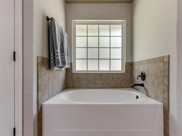 10805 Turtlewood Drive, Midwest City, OK 73130