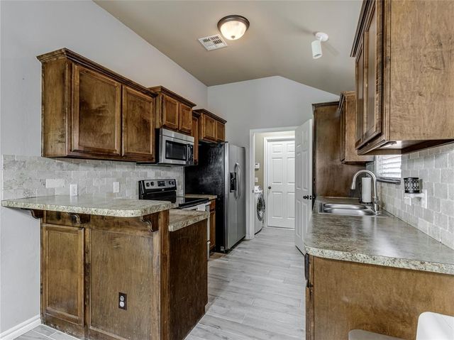 10805 Turtlewood Drive, Midwest City, OK 73130