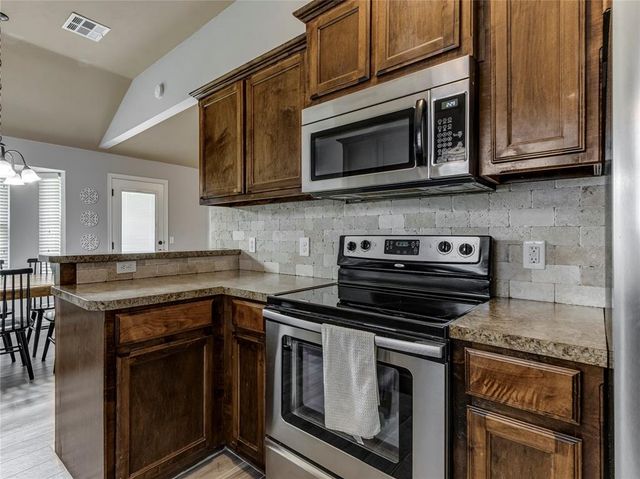 10805 Turtlewood Drive, Midwest City, OK 73130