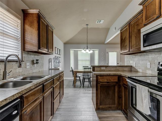 10805 Turtlewood Drive, Midwest City, OK 73130