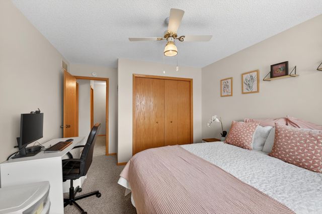 4065 Wilshire Circle 8, Shoreview, MN 55126