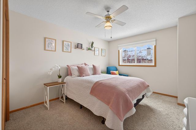 4065 Wilshire Circle 8, Shoreview, MN 55126