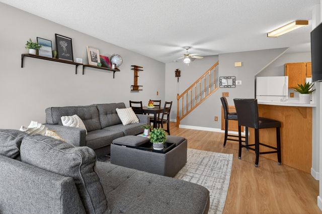 4065 Wilshire Circle 8, Shoreview, MN 55126