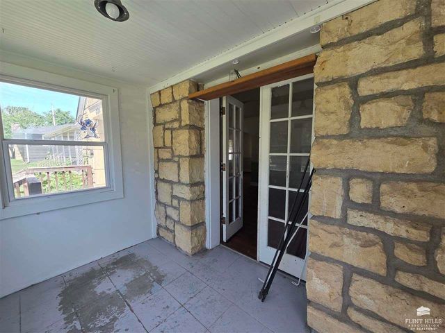 334 W Walnut St, Junction City, KS 66441