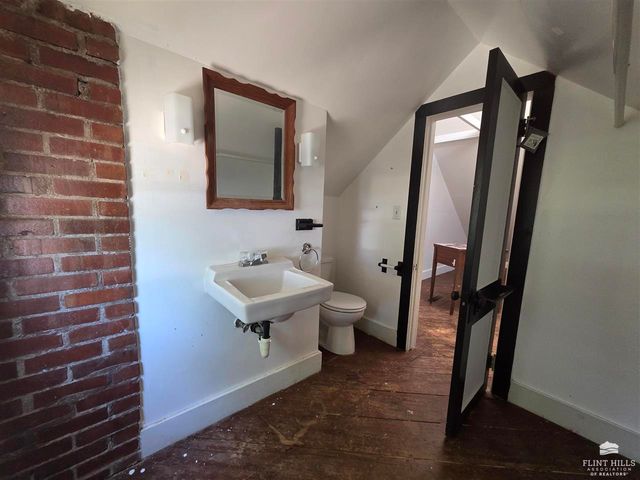 334 W Walnut St, Junction City, KS 66441