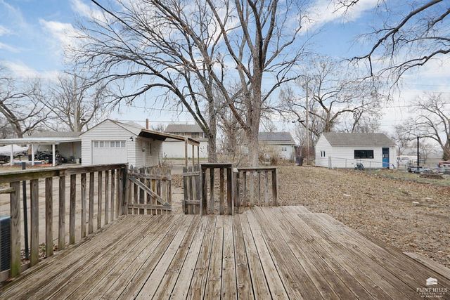 334 W Walnut St, Junction City, KS 66441