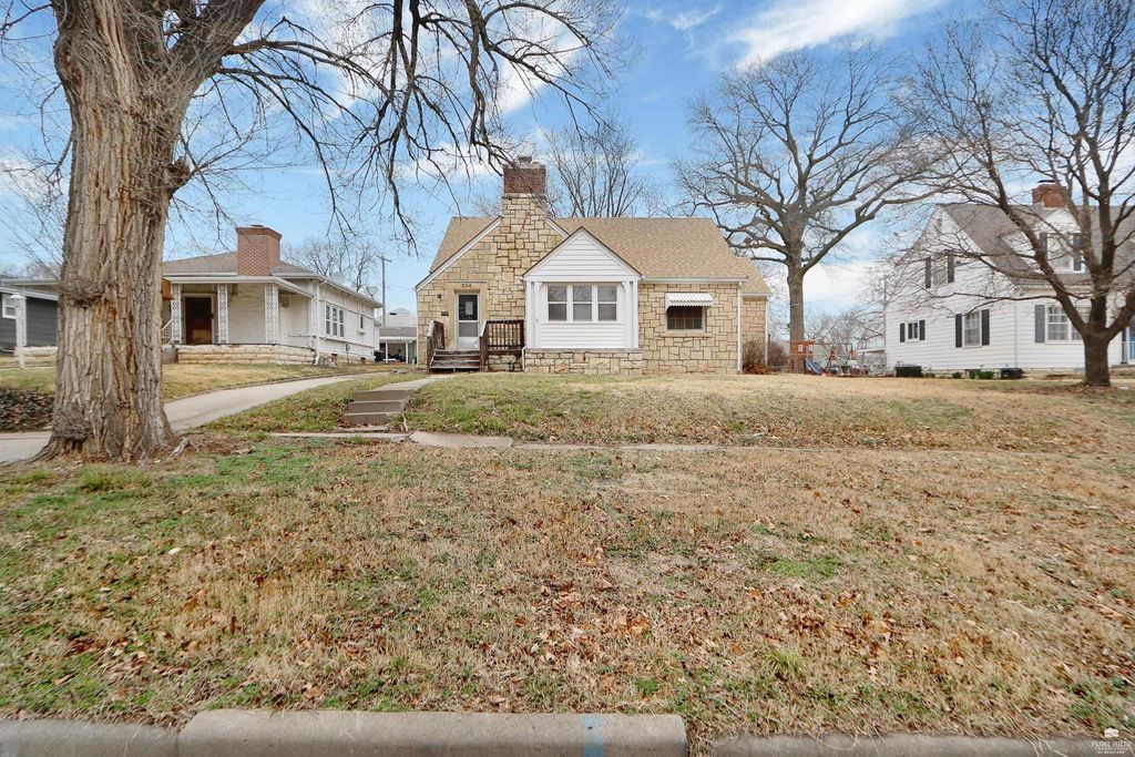 334 W Walnut St, Junction City, KS 66441