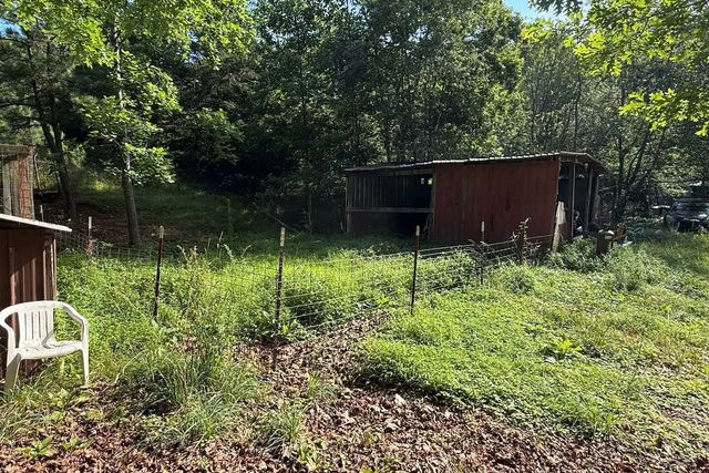 156 Tracy Rd, Hohenwald, TN 38462