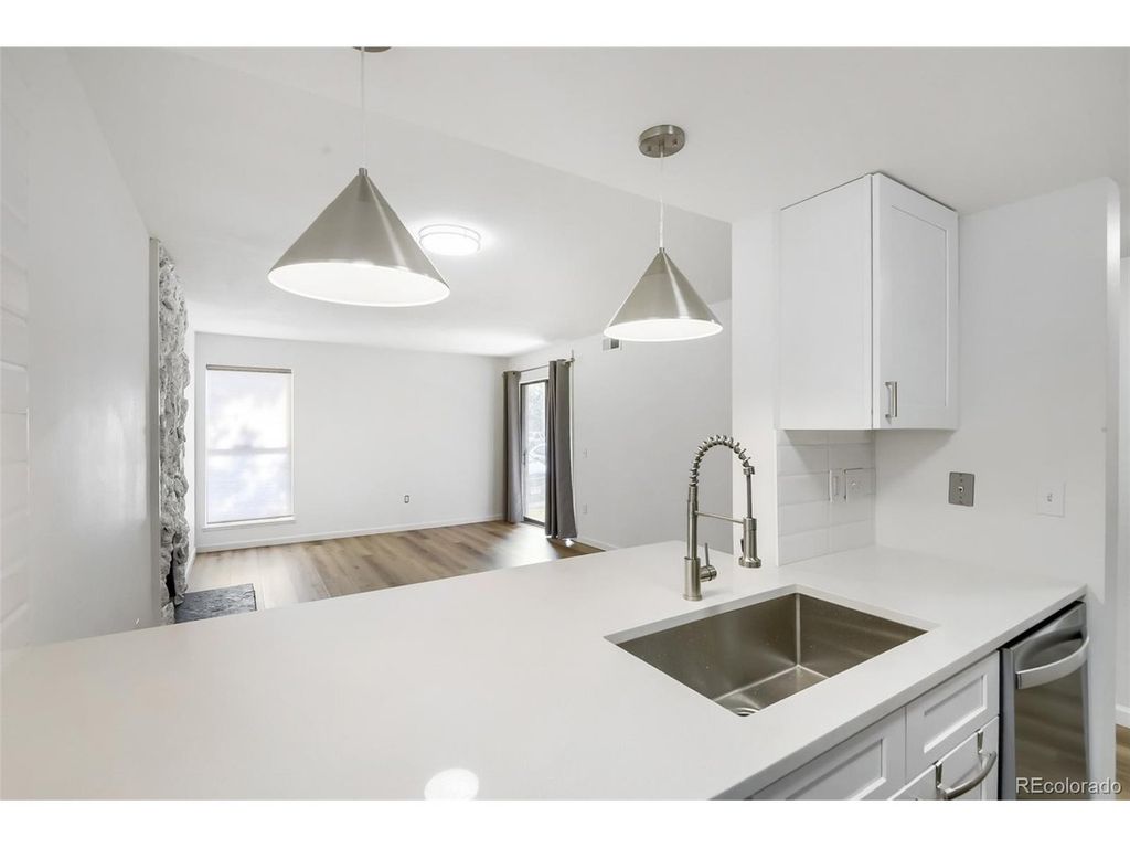 6400 S Dayton St H3, Greenwood Village, CO 80111