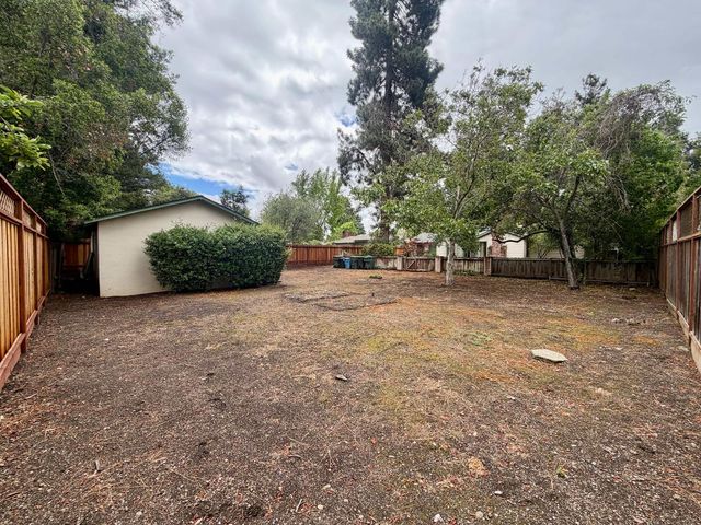 4055 Laguna Way, Palo Alto, CA 94306