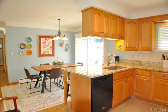3593 Meadowleigh Lane, Waterford, MI 48329